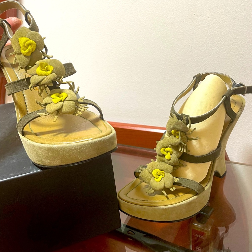 Grate sandals from Italy
